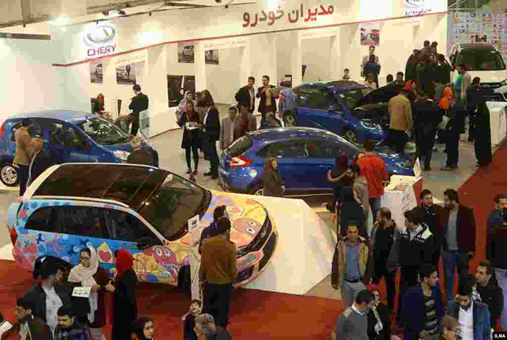 نمایشگاه بین&zwnj;المللی خودرو در کرمان عکس: مهدی نصیری