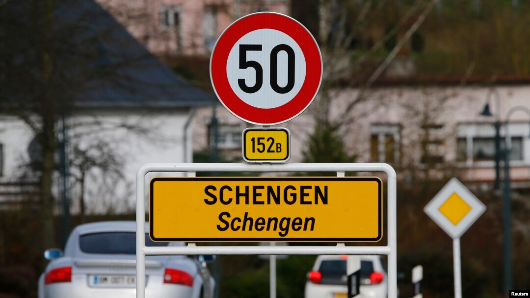 Sebuah tanda jalan menandai dimulainya zona Schengen, Luksemburg, 27 Januari 2016. (Foto: dok).