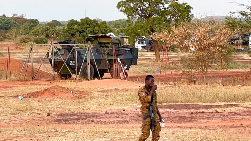 Insécurité: fonctionnaires et gendarmes fuient la ville burkinabè de Titao