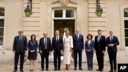 Các giới chức Hoa Kỳ và EU chụp ảnh tại hội nghị thượng đỉnh Hội đồng Công nghệ và Thương mại Hoa Kỳ-Liên minh Châu Âu, ở Paris, Pháp, vào ngày 15/5/2022.