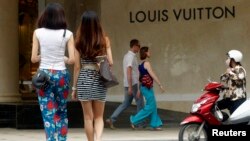 Cửa hàng Louis Vuitton tại trung tâm mua sắm Tràng Tiền Plaza ở Hà Nội.