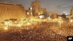 Des milliers de manifestants au centre du Caire, mardi