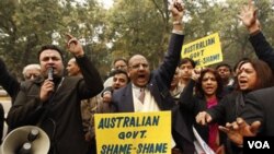 Masyarakat India berdemo di depan Kedutaan Australia di New Delhi (Jan/6/10) atas isu ras yang berakibat penyerangan terhadap pelajar India di Australia.