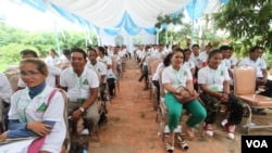 Supporters of the Grassroots Democratic Party attended a meeting in Phnom Penh, Cambodia, Tuesday, August 2, 2016. (Leng Len/VOA Khmer)