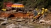 Puing-puing bangunan akibat terjangan badai Helene terlihat di wilayah Chimney Rock, North Carolina, pada 2 Oktober 2024. (Foto: AP/Mike Stewart)