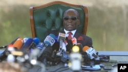 Former Zimbabwean President Robert Mugabe holds a press briefing at his residence in Harare, July 29, 2018, on the eve of the country's elections. 