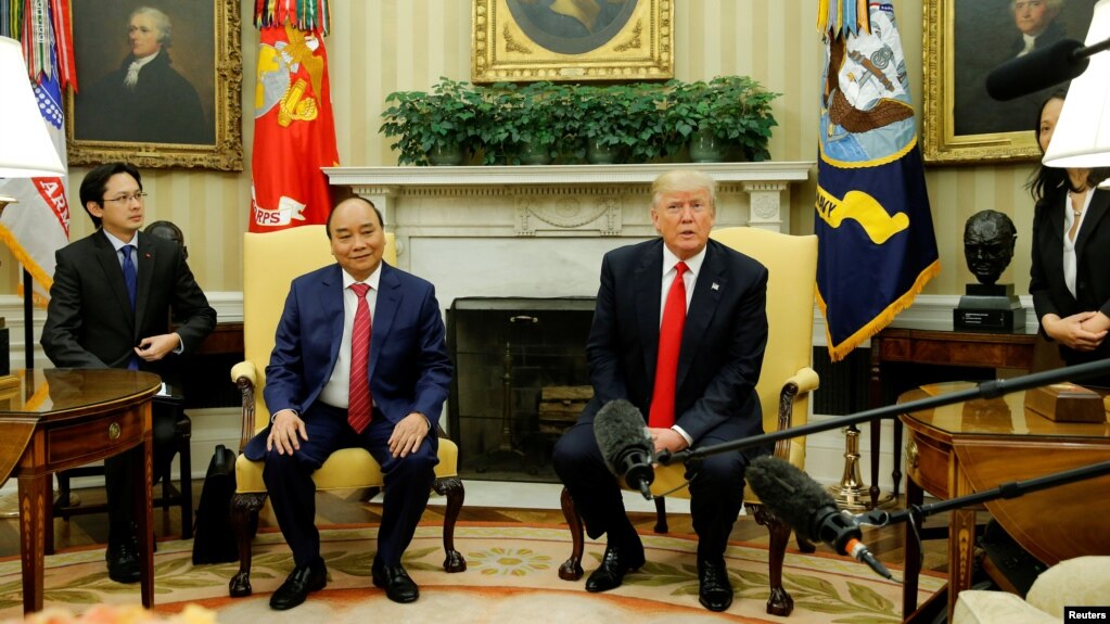 Tổng thống Mỹ Donald Trump tiếp Thủ tướng Việt Nam Nguyễn Xuân Phúc tại Nhà Trắng ở Washington hôm 31/5/2017.