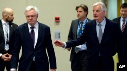 British Secretary of State for Exiting the European Union David Davis, second left, and European Union chief Brexit negotiator Michel Barnier arrive for a media conference at EU headquarters in Brussels, Belgium, Dec. 4, 2017.