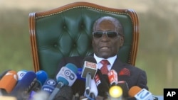 Former Zimbabwean President Robert Mugabe holds a press briefing at his residence in Harare, July 29, 2018, on the eve of the country's elections. 