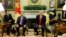 Tổng thống Mỹ Donald Trump tiếp Thủ tướng Việt Nam Nguyễn Xuân Phúc tại Nhà Trắng ở Washington hôm 31/5/2017.