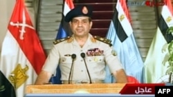 Tổng tư lệnh quân đội Abdel Fatah Al-Sisi phát biểu trên truyền hình Ai Cập ngày 3 tháng 7, 2013. (AFP/Egyptian TV) 