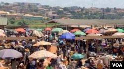 Le marché de Nsam à Yaoundé, le 25 Novembre 2024 (Emmanuel Jules Ntap / VOA)