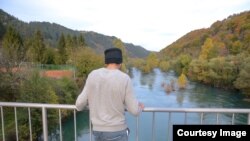 Nassier na mostu na rijeci Uni sa kojeg je, prema riječima svjedoka, Aziz pao u vodu. Foto: BIRN BiH