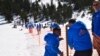 Des militants d'extrême droite bloquent un col alpin, lieu de passage de migrants en France