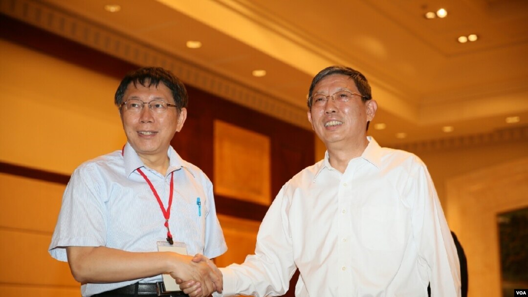  台北市长柯文哲与上海市长杨雄握手(台北市政府)