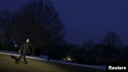 U.S. President Barack Obama walks to Marine One as he departs from the White House in Washington, Jan. 28, 2016. Obama traveled to Baltimore to speak to the House Democratic Issues Conference. 