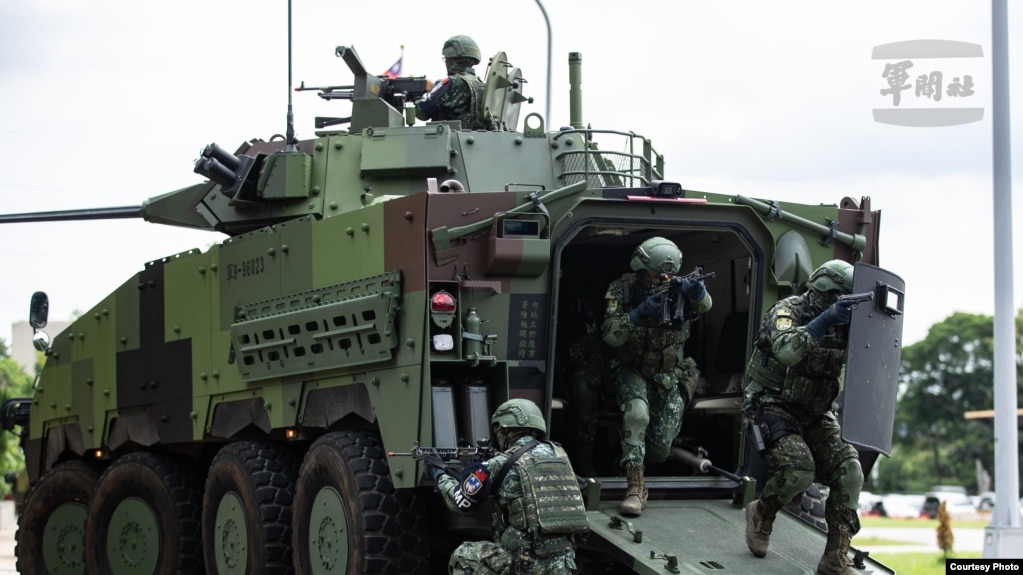 台湾汉光演习CM34甲车搭载宪兵准备下车战斗，扫荡突入敌特攻人员。（台湾国防部提供）