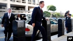 Pol Manafort ranije danas prilikom dolaska u federani sud u Vašingtonu (Foto: AP/Jacquelyn Martin) 