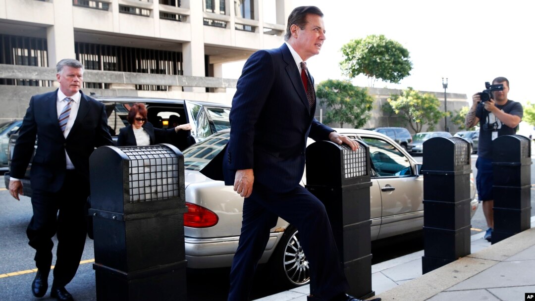Pol Manafort ranije danas prilikom dolaska u federani sud u Vašingtonu (Foto: AP/Jacquelyn Martin) 