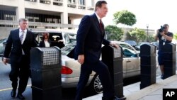 Пол Манафорт у входа в здание федерального суда, 15 июня 2018 