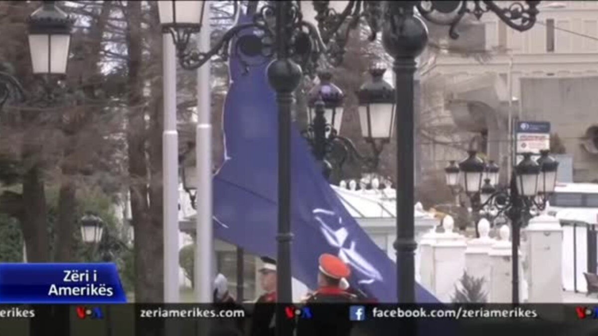 Ngrihet flamuri i NATO-s para selisë së qeverisë në Shkup