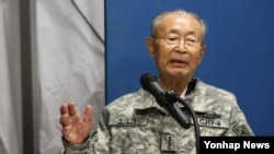 29일 경기도 파주시 뉴멕시코 사격장에서 열린 백선엽 장군 미8군 명예사령관 임명식에서 백선엽 장군이 소감을 밝히고 있다.