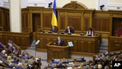 Ukrayna prezidenti Petro Poroşenko parlamentin sessiyasında çıxış edir, 26 noyabr, 2018.