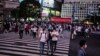 ဂျပန်နိုင်ငံ တိုကျိုမြို့မှာ နှာခေါင်းစည်းတပ် သွားလာနေကြသူများ။ (ဇူလိုင် ၁၈၊ ၂၀၂၀)