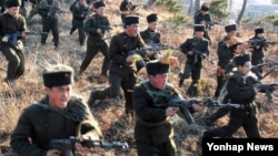 북한 조선중앙통신이 보도한 노농적위대 훈련 장면. (자료사진)