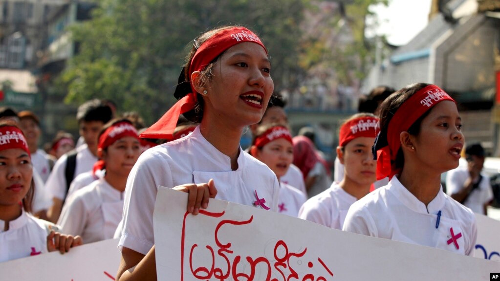 ၃ ႏွစ္ၾကာမွ မွတ္ပံုတင္ထုတ္ေပးမႈ သူနာျပဳေတြ ဆႏၵျပ