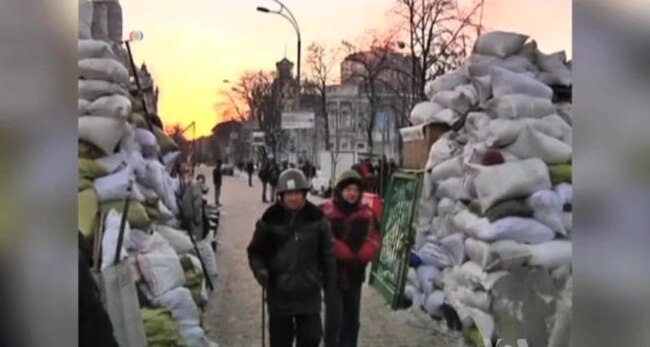 Protesters Reinforce Barricades As Ukraine Talks Break Down
