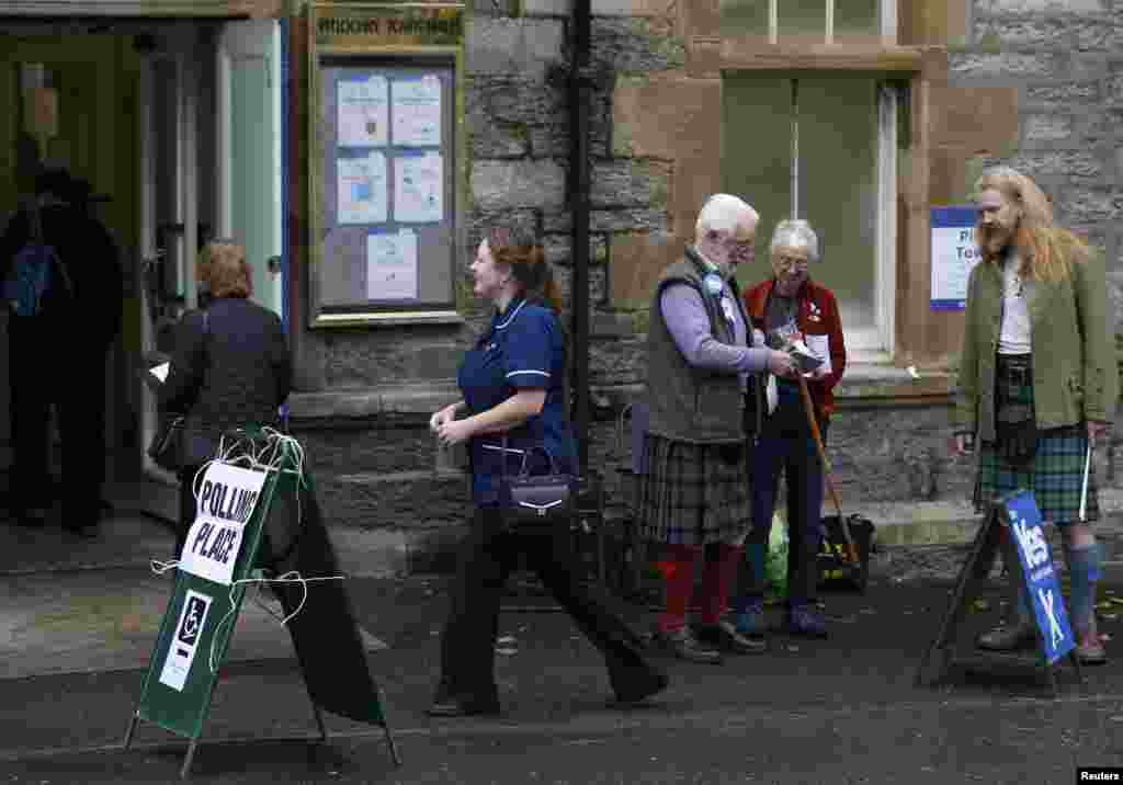 A National Health Service worker arrives to cast her vote at a polling station in Pitlochry, Sept. 18, 2014.
