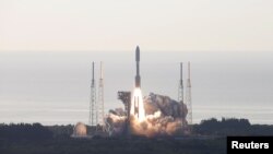 A United Launch Alliance Atlas V rocket carrying NASA's Mars 2020 Perseverance Rover vehicle takes off from Cape Canaveral Space Force Station in Cape Canaveral, Florida, July 30, 2020. 