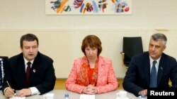 European Union foreign policy chief Catherine Ashton (C) poses with Serbia's Prime Minister Ivica Dacic (L) and Kosovo's Prime Minister Hashim Thaci, at NATO headquarters in Brussels, Belgium, April 19, 2013. 