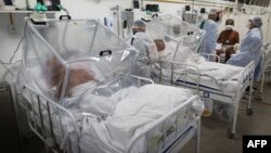Brazilနိုင်ငံက ဆေးရုံတခုမှာ COVID-19 လူနာများကို တွေ့ရစဉ်