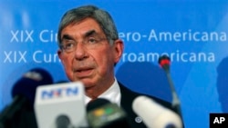 Una periodista estadounidense y dos costarricenses, así como la editora del libro publicado por el expresidente y Premio Nobel de la Paz, Oscar Arias, también lo han acusado de acoso sexual.