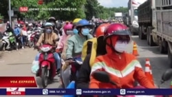 Sài Gòn nới phong toả, hàng vạn người bỏ phố về quê | Truyền hình VOA 5/10/21