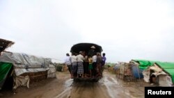 Thousands Flee Burma's Rakhine State Ahead of Storm