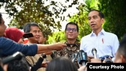 Presiden Joko Widodo memberikan keterangan pers usai menghadiri acara Pentas #PrestasiTanpaKorupsi di SMK Negeri 57 Jakarta, Pasa Minggu, Jakarta Selatan, Senin (9/12). (Foto: Biro Pers)