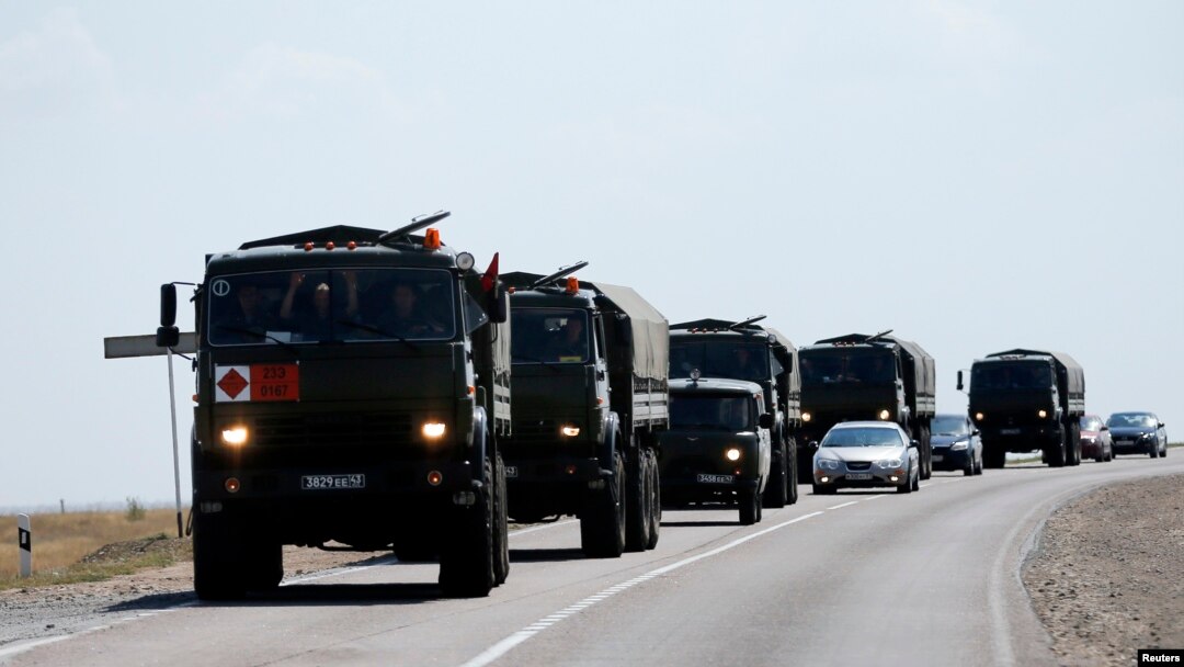 Đoàn xe quân sự của Nga bên ngoài thị trấn Kamensk-Shakhtinsky, vùng Rostov, 16/8/2014.
