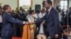 "Ameaça de Dhlakama é séria mas Nyusi pode impedi-la", dizem analistas moçambicanos