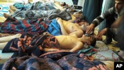지난달 4일 시리아 이들리브주 칸셰이쿤에서 화학무기 공격에 의한 것으로 의심되는 증상을 보인 환자들이 치료받고 있다.