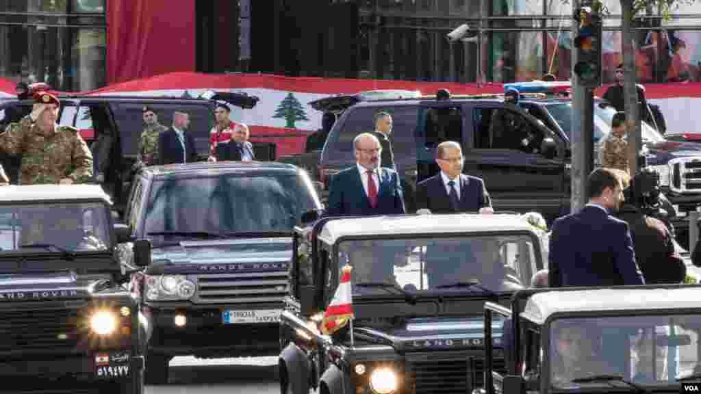 Presiden Lebanon Michel Aoun menghadiri parade militer Hari Kemerdekaan, Beirut, Lebanon, 22 November 2017.