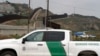 一辆美国边境巡逻车停在圣迭戈美墨边境附近。(2024年6月4日)