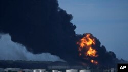 쿠바 항구도시 마탄사스의 석유 저장 단지 내 탱크가 이날 벼락을 맞고 폭발했다. 
