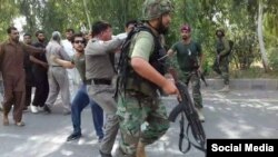 د پاکستان پوځیانو په موټروی پولیس تشدد کړی دی