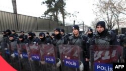 Türkiyə polisi tərəfindən 100-ə yaxın adam nəzarət altına alınıb