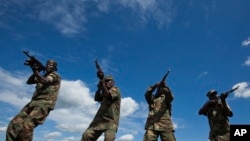 지난 2012년 4월 우간다 카콜라의 기지에서 군인들이 훈련을 받고 있다. (자료사진)