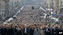 Ispraćaj Zorana Đinđića, 2003. godine (Foto AP/Darko Vojinović)