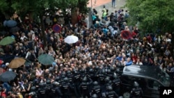 Catalonia ဒေသခွဲထွက်ရေး လူထုဆန္ဒခံယူပွဲနဲ့ စပိန်ရဲတို့ကြား ထိပ်တိုက်ရင်ဆိုင်မှု၊ Barcelona မြို့၊ အောက်တိုဘာလ ၁၊ ၂၀၁၇